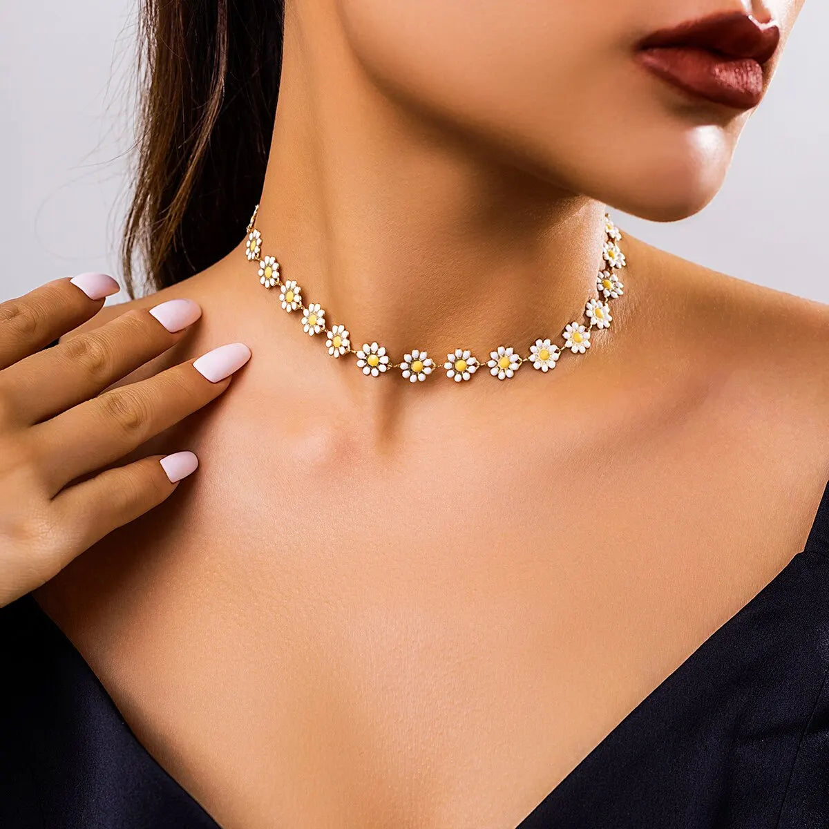 Evan Jewelry Kpop Flower Daisy Clavicle Chain Necklace for Women